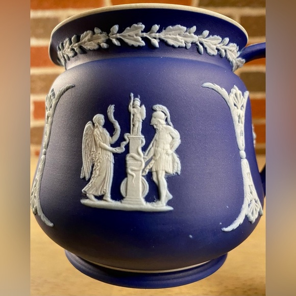 ANTIQUE WEDGWOOD DARK BLUE JASPER DIP PITCHER CIRCA 1891 - Picture 8 of 9